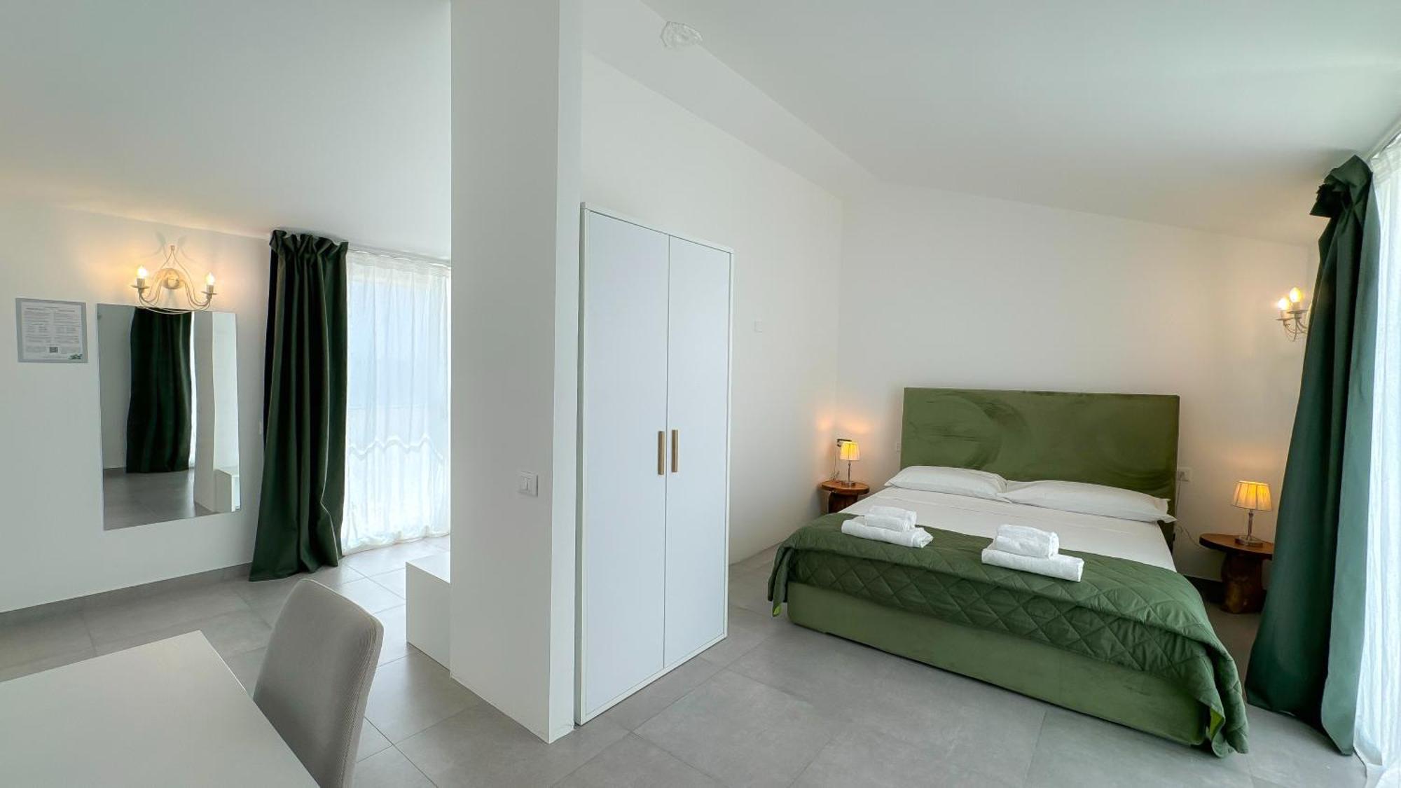 Dimora Calauriia - Adults Only Bed and breakfast *